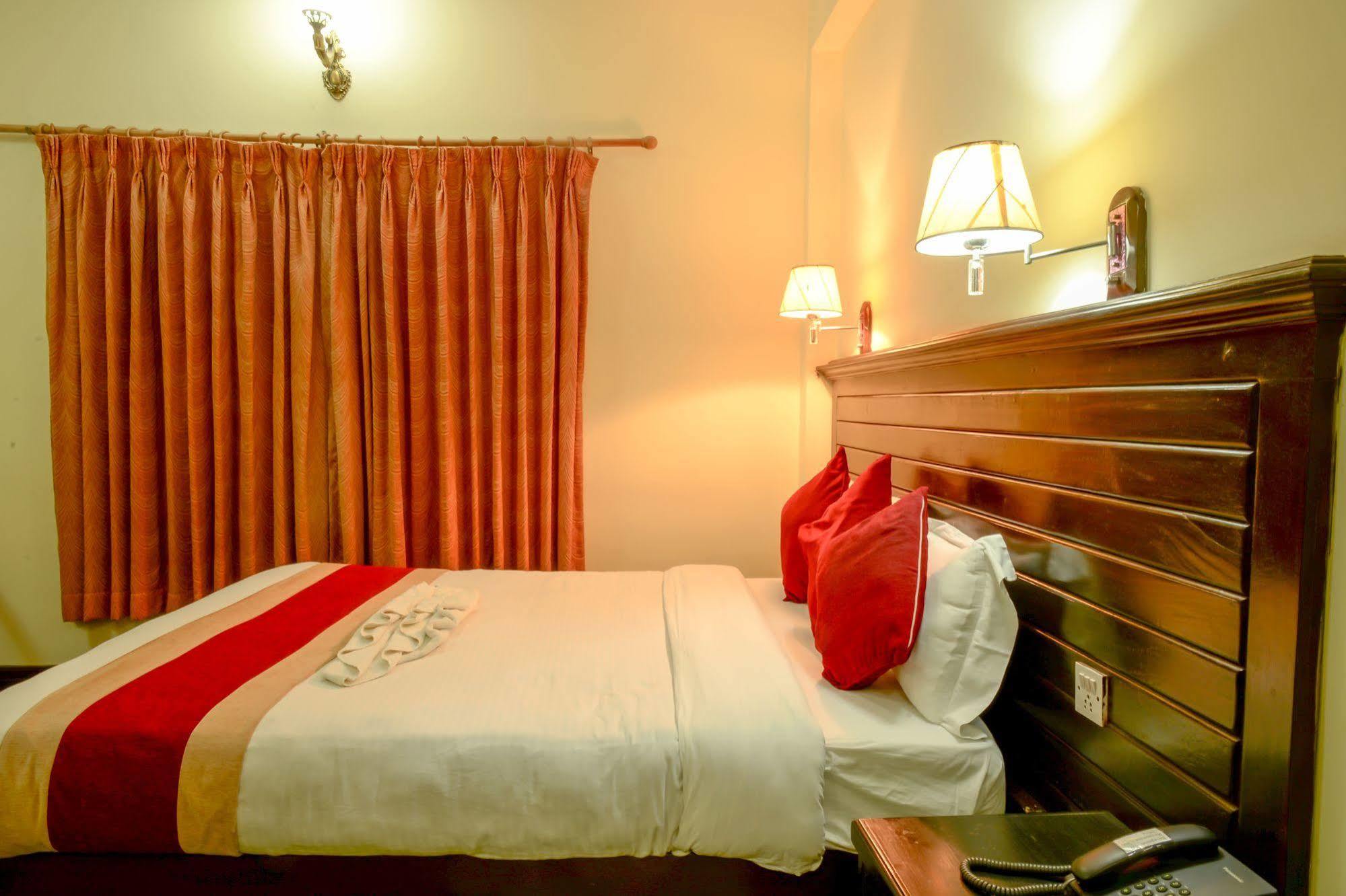 Hotel Lake Star Pokhara Dış mekan fotoğraf