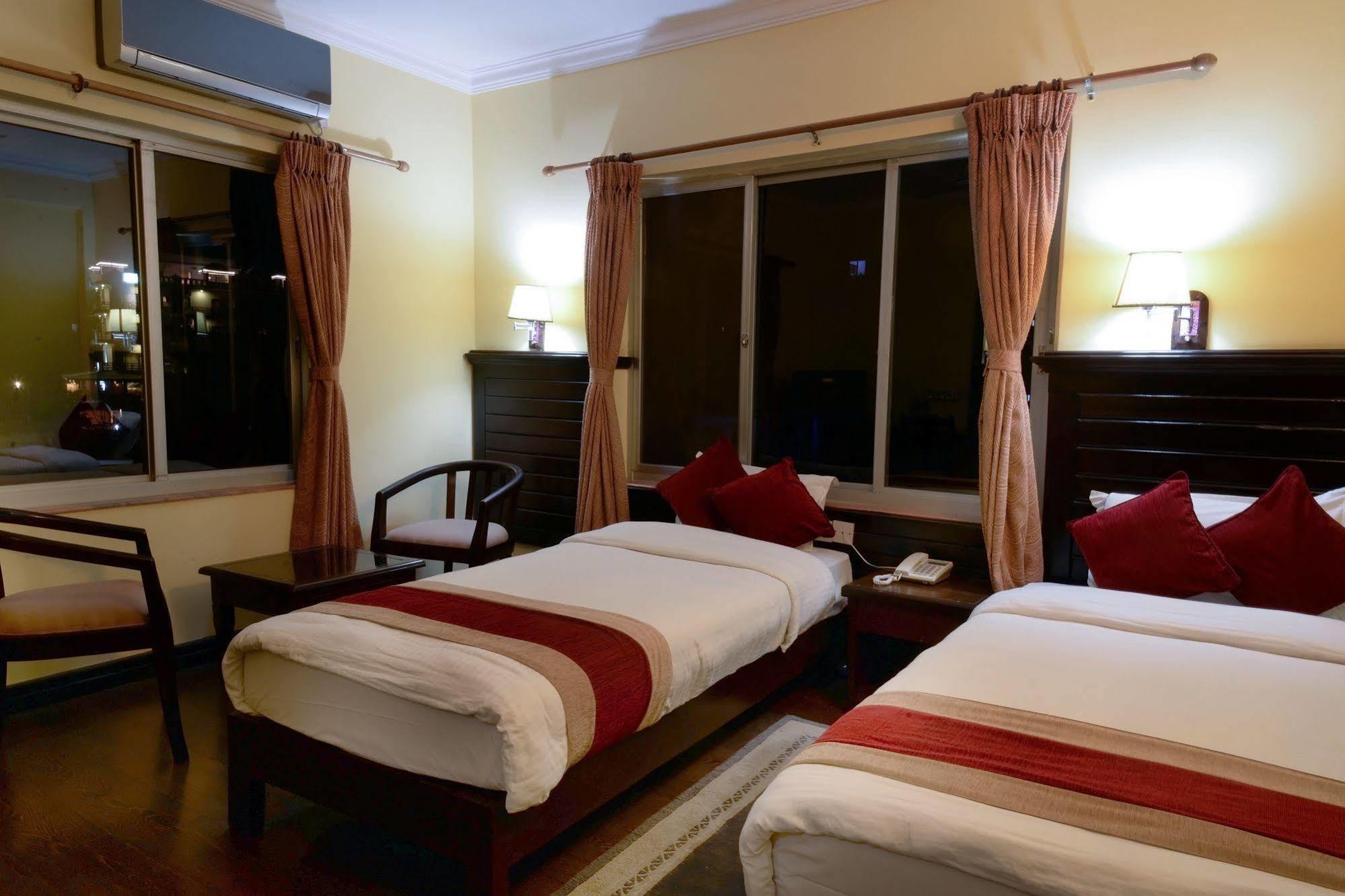 Hotel Lake Star Pokhara Dış mekan fotoğraf