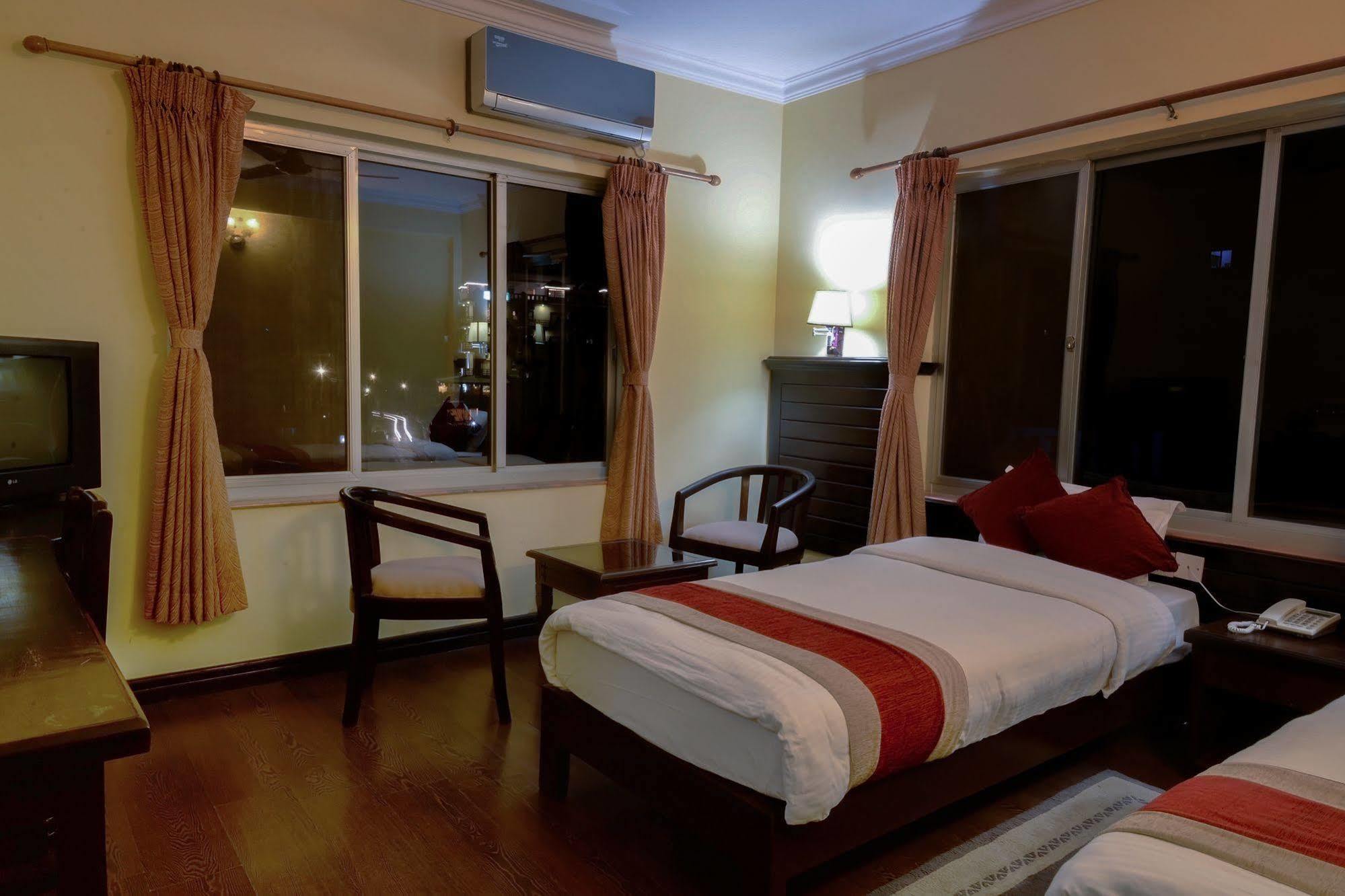 Hotel Lake Star Pokhara Dış mekan fotoğraf