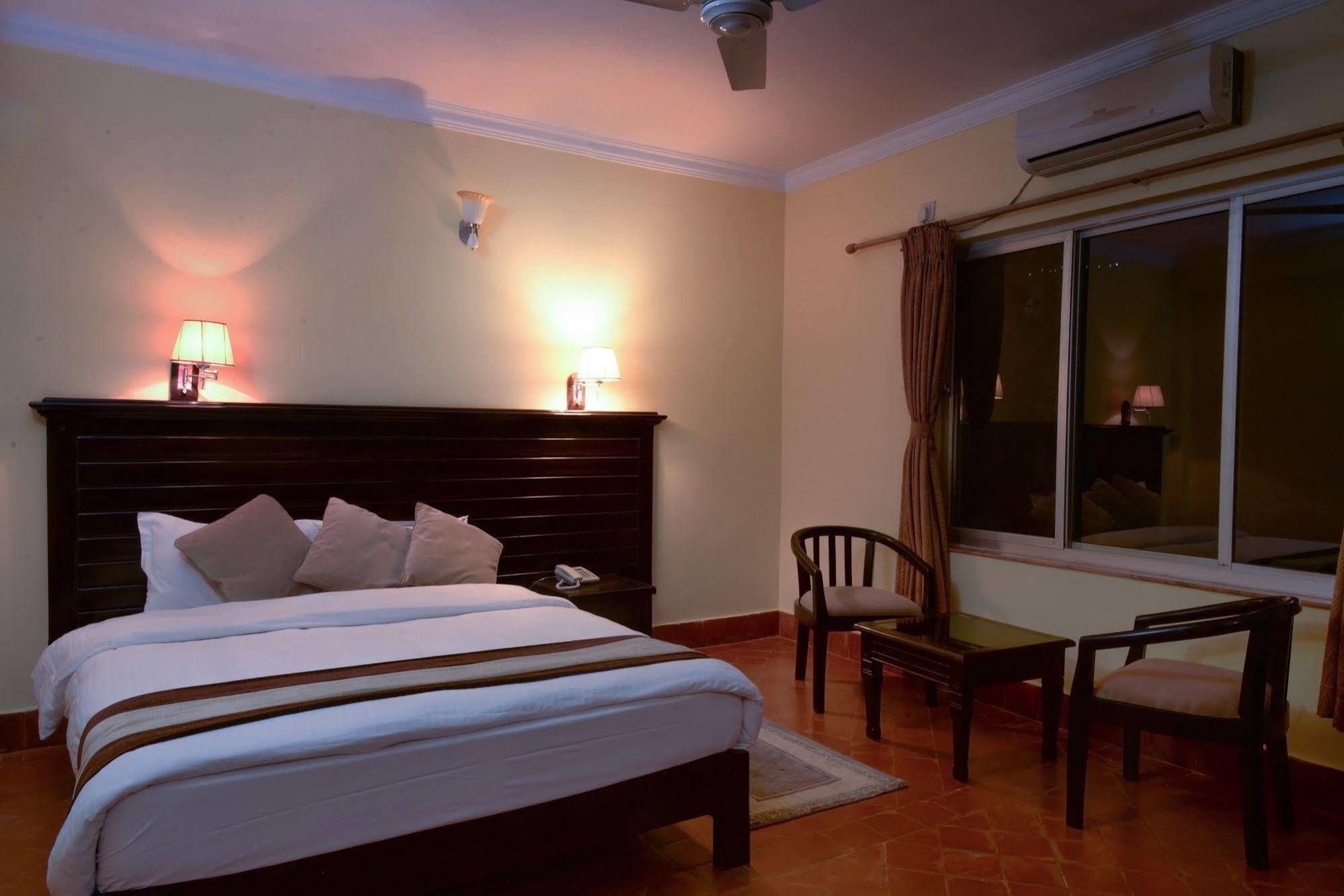 Hotel Lake Star Pokhara Dış mekan fotoğraf
